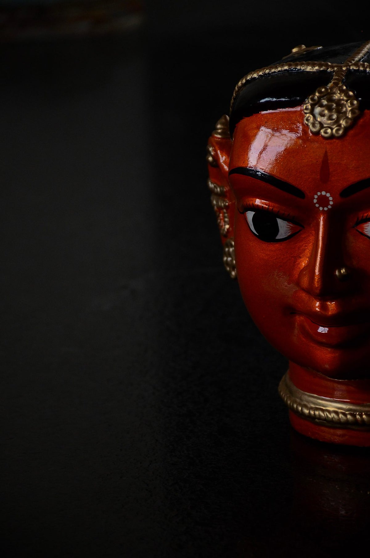 Large Golden Kinnal Head Sculpture - Woman