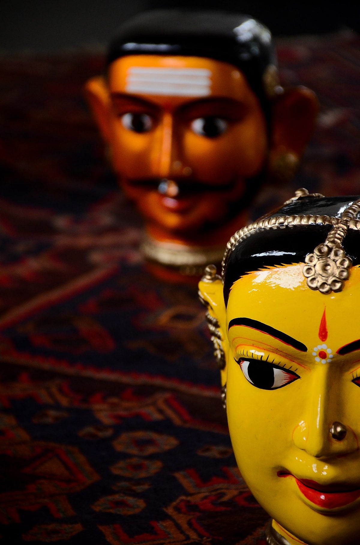 Large Yellow Kinnal Head Sculpture - Woman