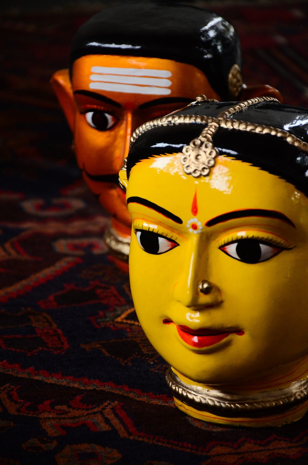 Large Yellow Kinnal Head Sculpture - Woman