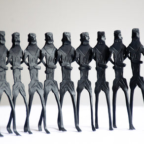 The Unbroken Line Sculpture - Modern Dokra Tribal Metal Art, Symbol of Unity & Collective Resilience.