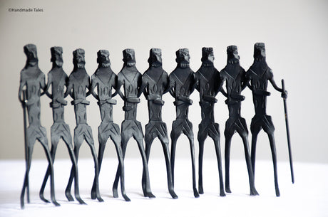 The Unbroken Line Sculpture - Modern Dokra Tribal Metal Art, Symbol of Unity & Collective Resilience - Custom Order.