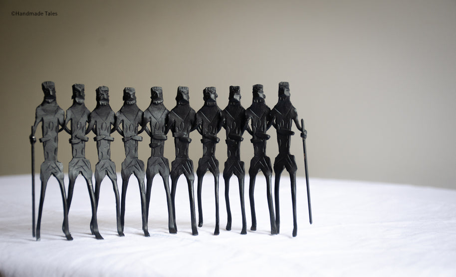 The Unbroken Line Sculpture - Modern Dokra Tribal Metal Art, Symbol of Unity & Collective Resilience.