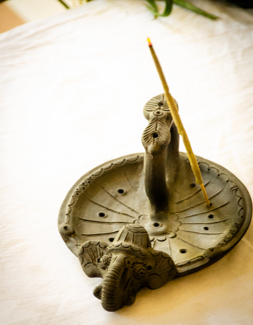 Gaja - Black Terracotta Elephant Incense Dish