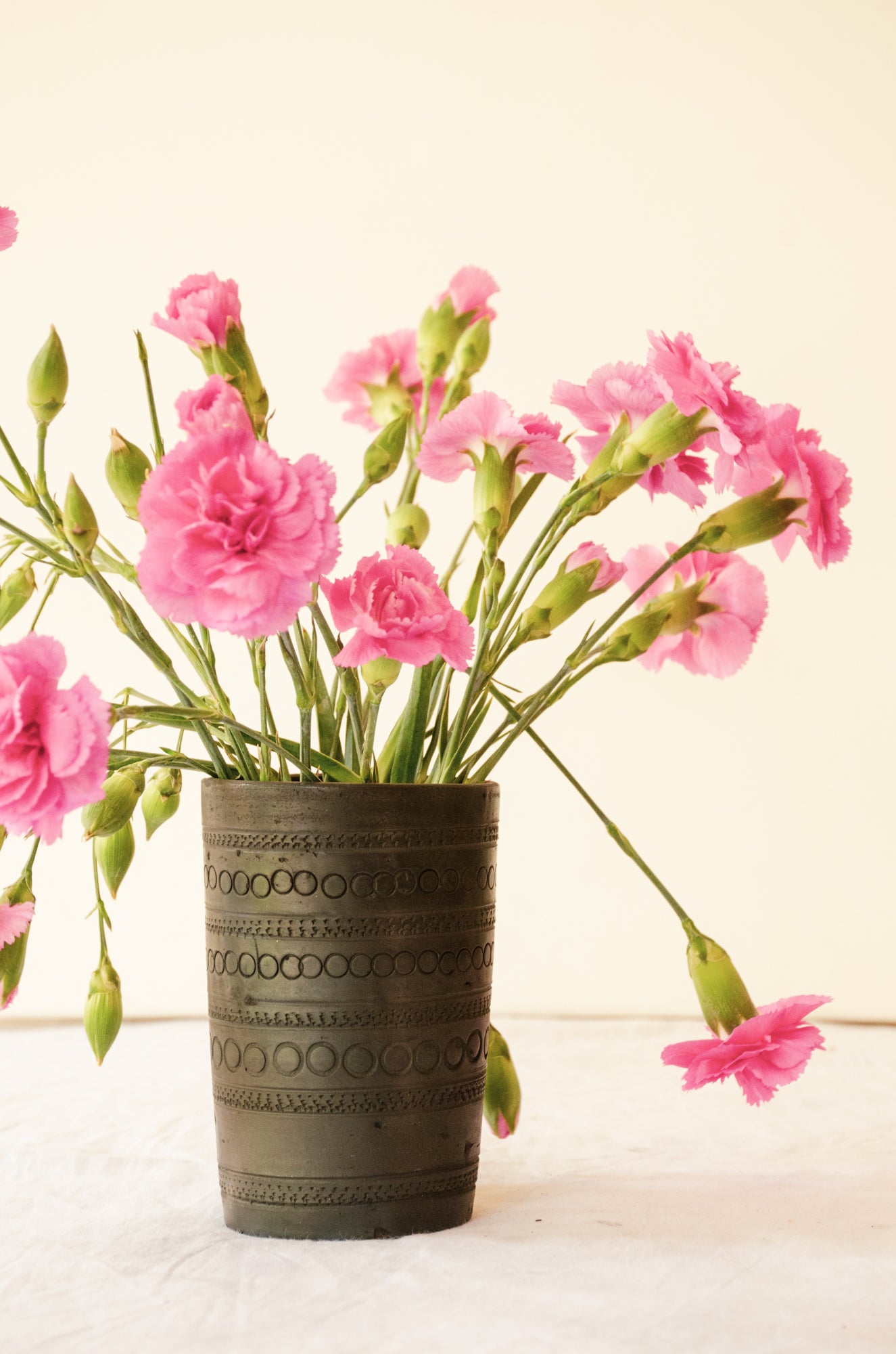 Vasa - Black Terracotta Circle Vase | Sawaii Pottery