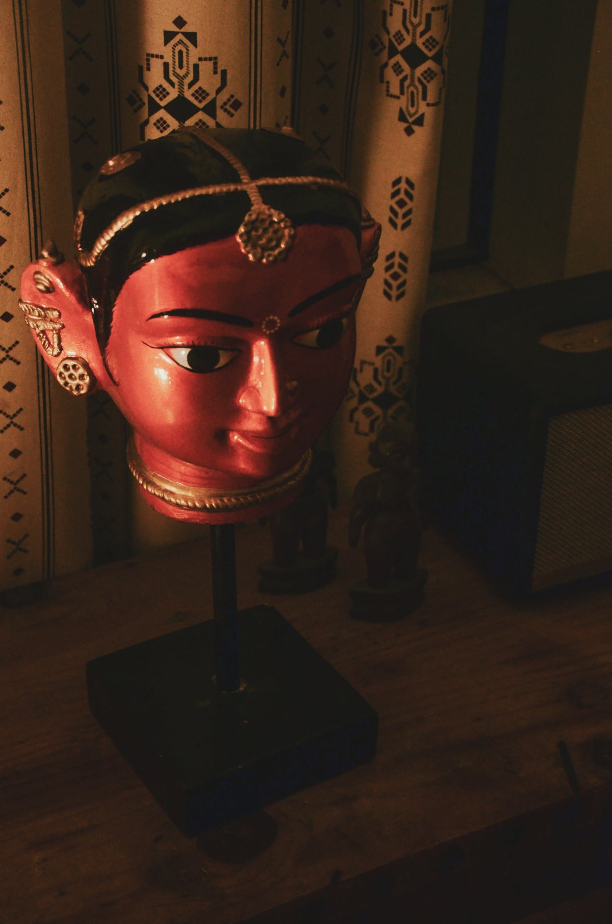 Large Golden Kinnal Head Sculpture - Woman